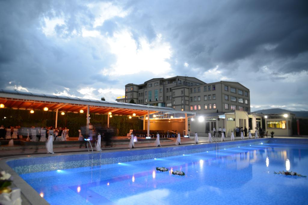 Hotel New Star Skopje Exteriör bild