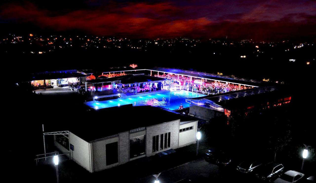 Hotel New Star Skopje Exteriör bild